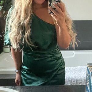 Elegant Green One-Shoulder Dress